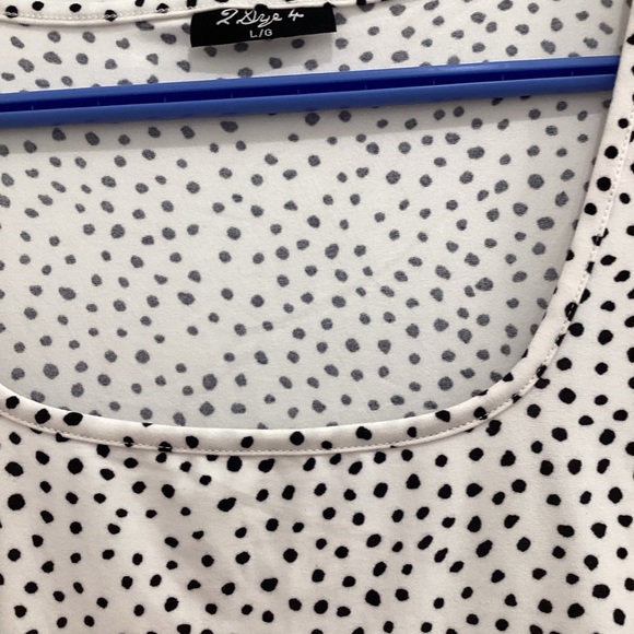 Ladies sleeveless top, brand 2 Dye 4 .Size Large . - Picture 4 of 5